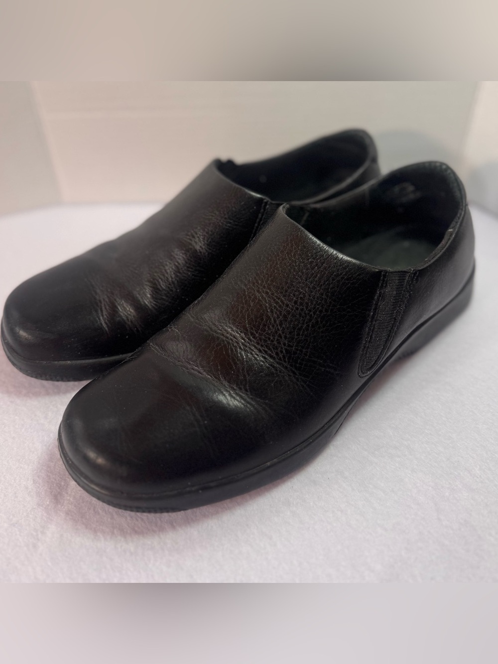 Easy Spirit Women’s 6.5 M Black Leather Slip On Comfort Walking Shoes